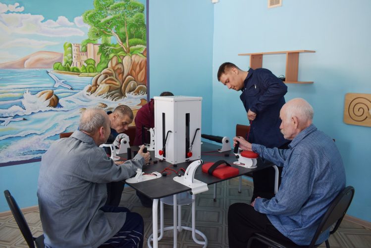 Новое  реабилитационное оборудование -  многофункциональный стол-тренажер.