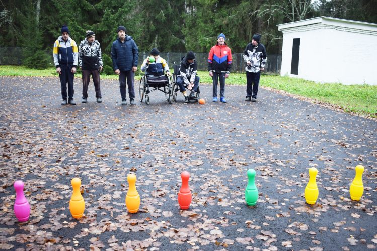 Соревнование по игре в боулинг «Равные возможности" для мало-мобильных граждан.