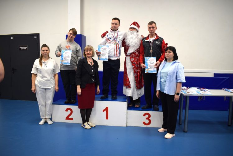 Участие в региональных соревнованиях «Новогодний Кубок по плаванию «Семейные старты».