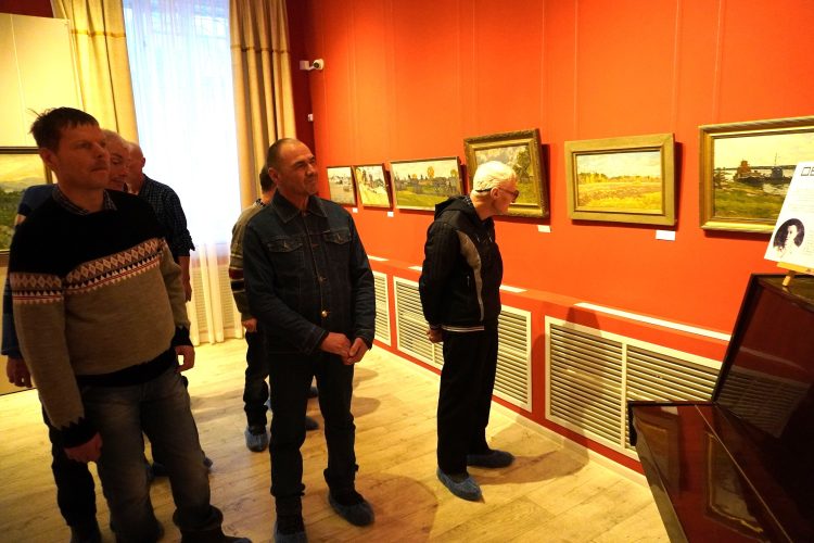 Экскурсия в картинную галерею на выставку «Два столетия».