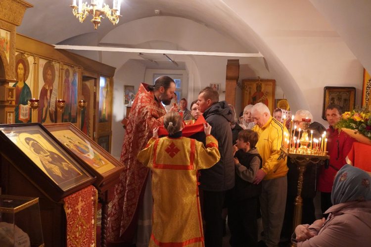 Пасхальная радость в храме Преображения Господня: жители нашего учреждения причастились и очистили помыслы.