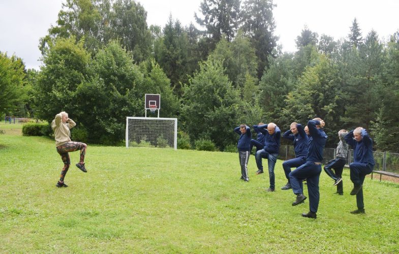 Спортивная разминка под руководством квалифицированного фитнес-тренера Татьяны Украинской.