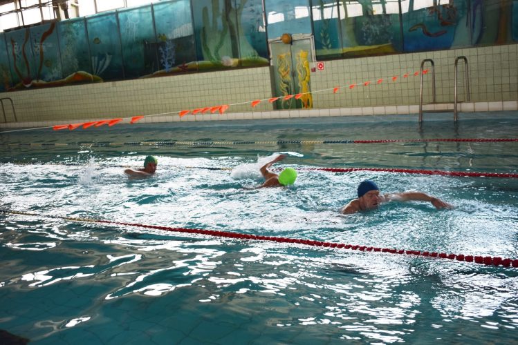 Тренировка по плаванию в спортивном комплексе г. Наволоки.