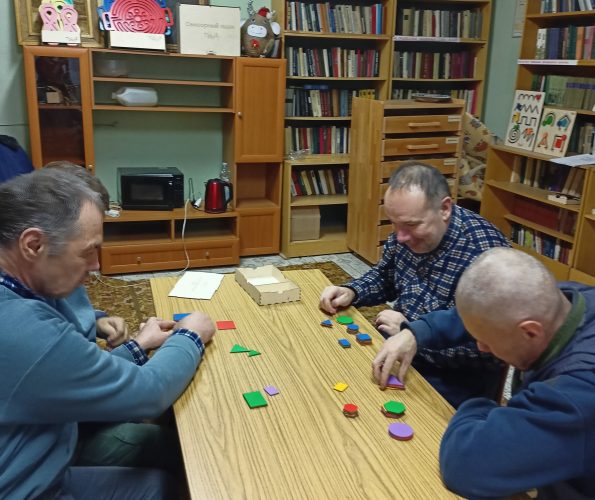 Коррекционно-развивающее занятие "Узнай фигуру".